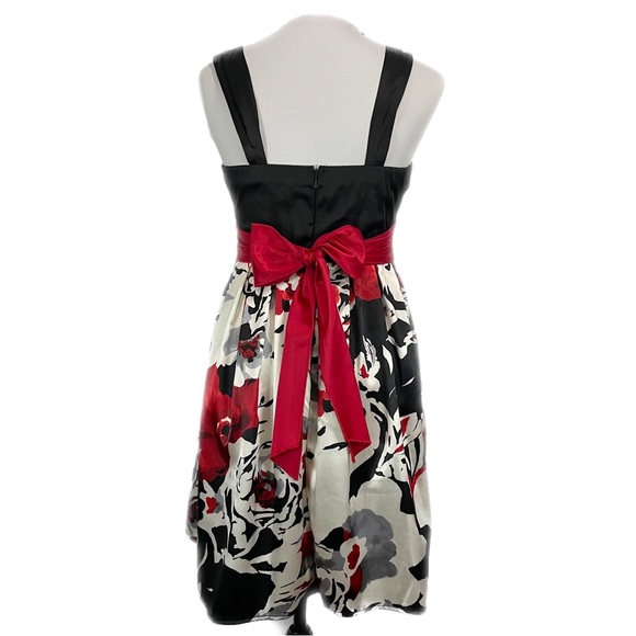 EUC - City Triangles Estilo Dress in Black/White/Red - 5 - Picture 3 of 8